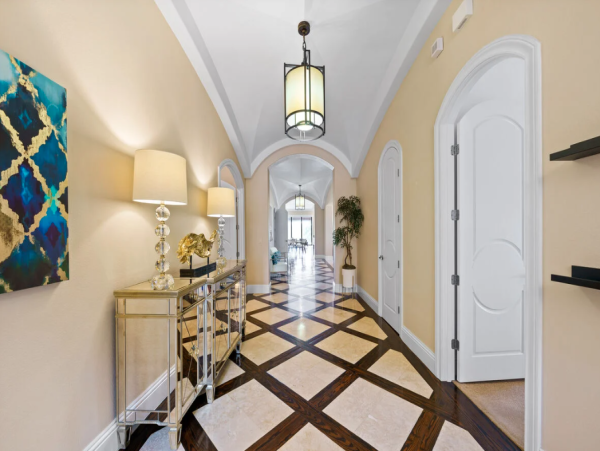 Luxurious 4-Bedroom Vacation Rental Near Disney - Private Pool